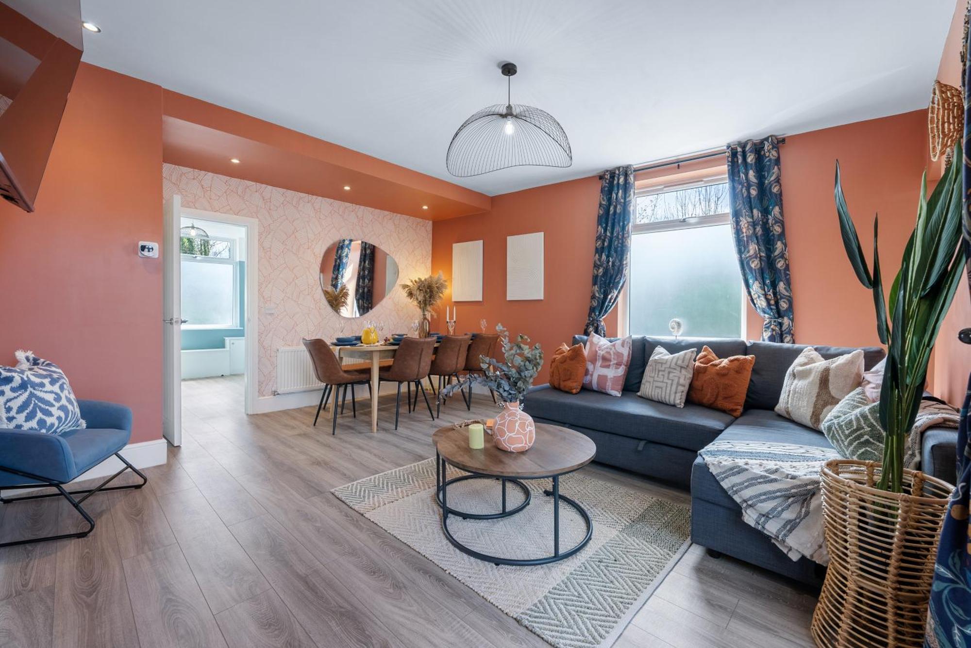 4-Bedroom Stunning Luxe, Spacious & Stylish Design House Bolton, Sleeps 11, With Parking Central Bolton, Links To Manchester, Pet-Friendly, Best For Groups! Work Contractors And Summer Special Offer! - By Blue Puffin Stays Farnworth Exterior foto