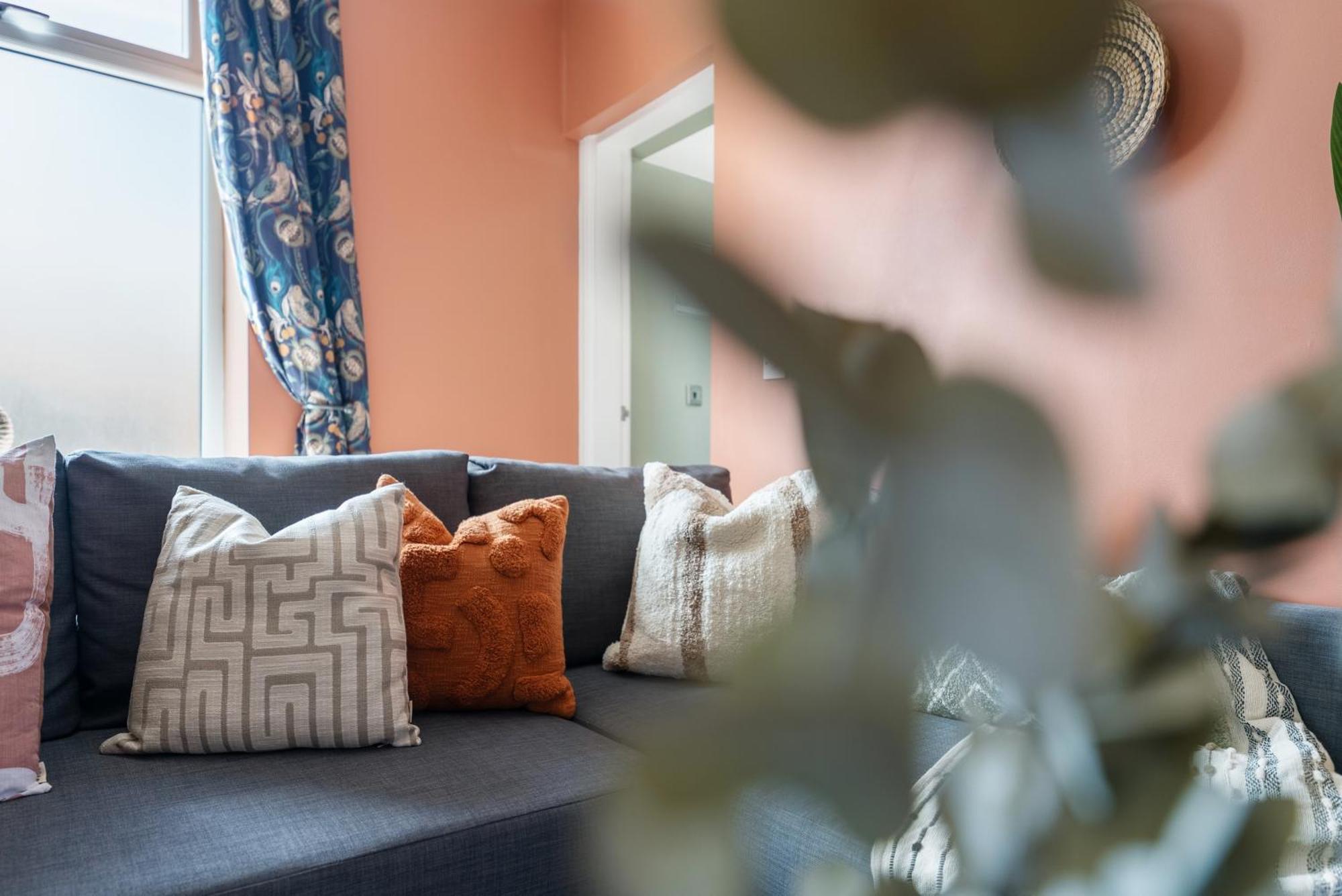 4-Bedroom Stunning Luxe, Spacious & Stylish Design House Bolton, Sleeps 11, With Parking Central Bolton, Links To Manchester, Pet-Friendly, Best For Groups! Work Contractors And Summer Special Offer! - By Blue Puffin Stays Farnworth Exterior foto