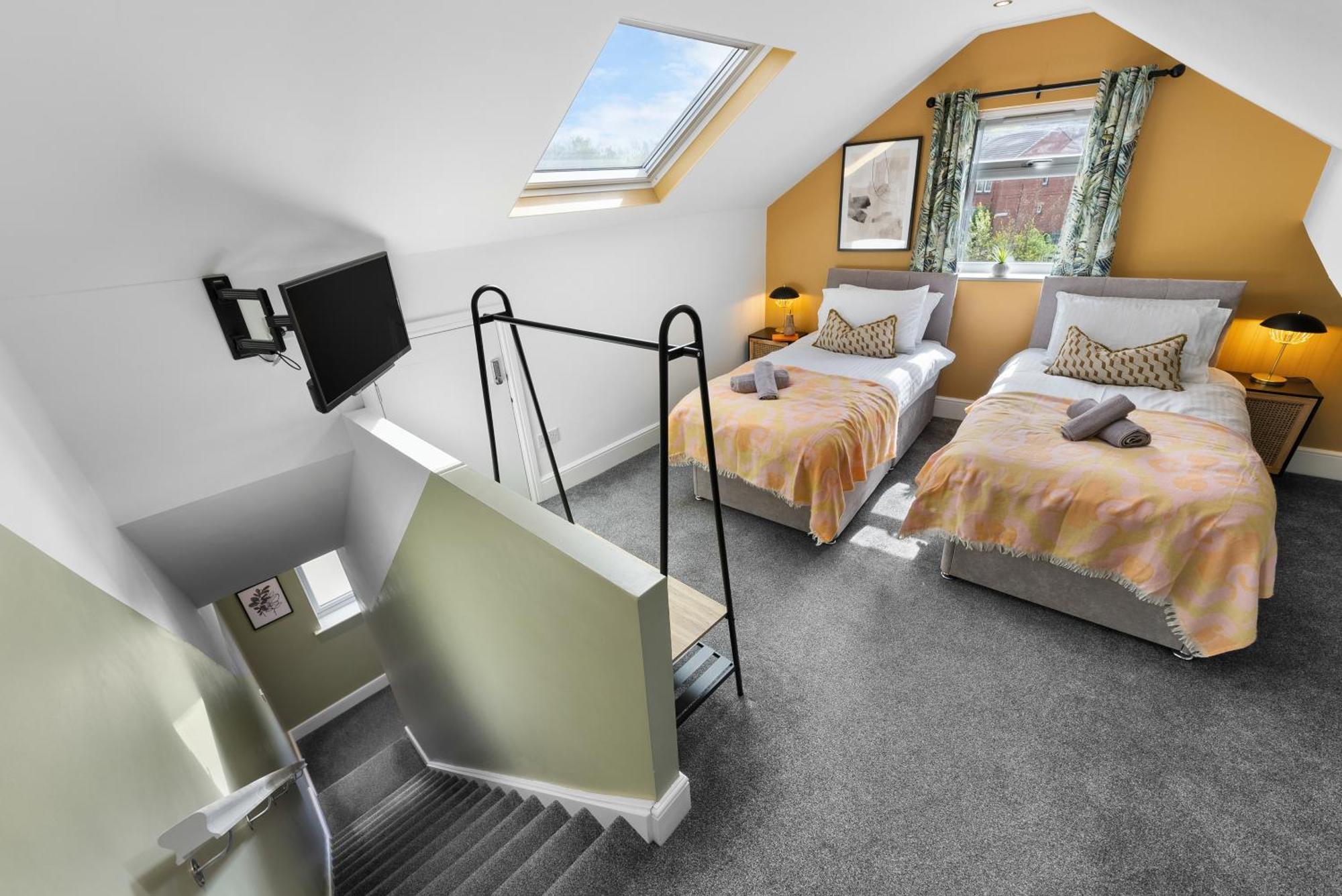 4-Bedroom Stunning Luxe, Spacious & Stylish Design House Bolton, Sleeps 11, With Parking Central Bolton, Links To Manchester, Pet-Friendly, Best For Groups! Work Contractors And Summer Special Offer! - By Blue Puffin Stays Farnworth Exterior foto