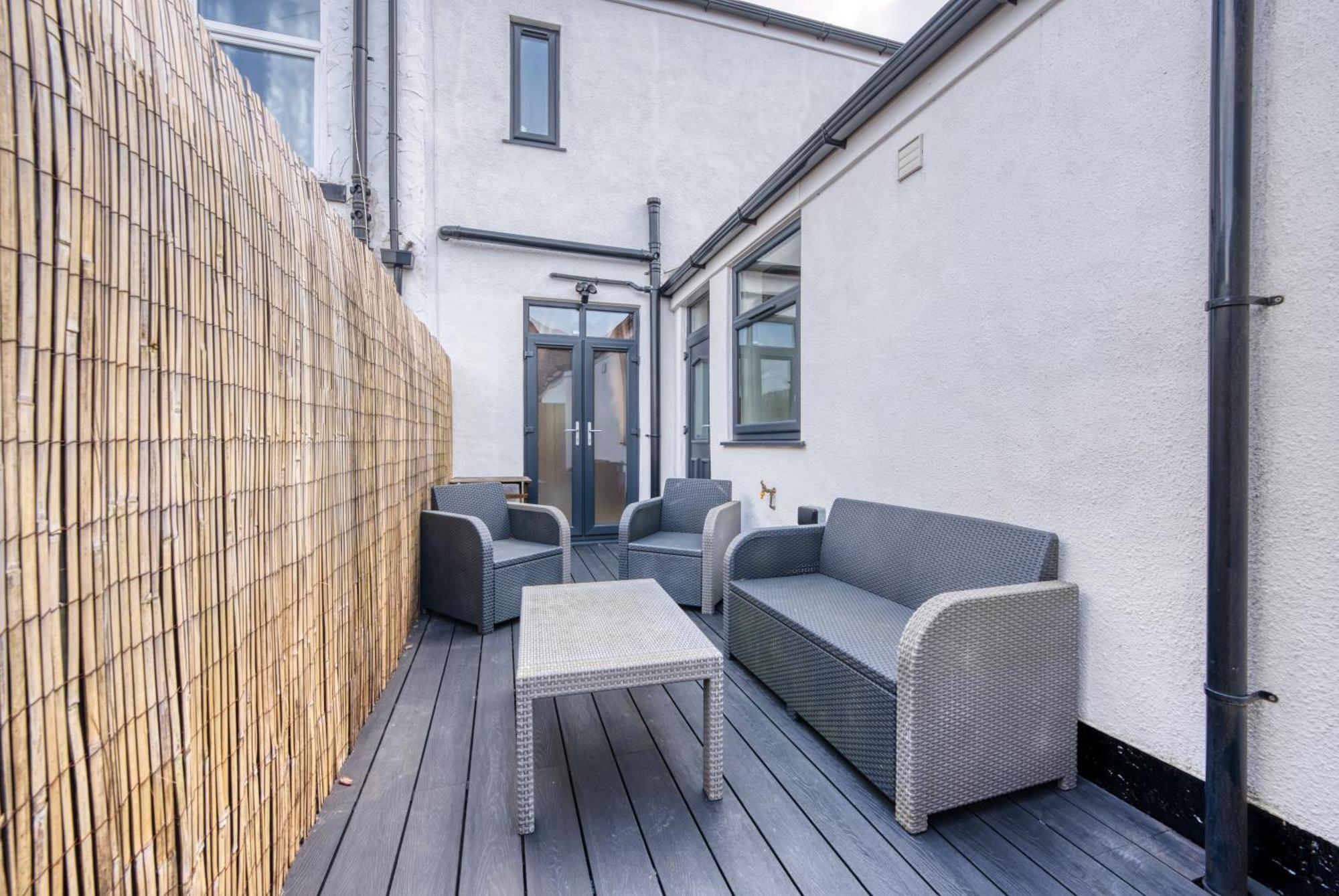 4-Bedroom Stunning Luxe, Spacious & Stylish Design House Bolton, Sleeps 11, With Parking Central Bolton, Links To Manchester, Pet-Friendly, Best For Groups! Work Contractors And Summer Special Offer! - By Blue Puffin Stays Farnworth Exterior foto