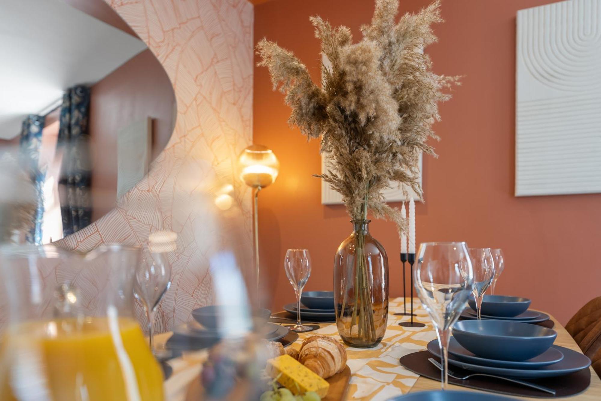 4-Bedroom Stunning Luxe, Spacious & Stylish Design House Bolton, Sleeps 11, With Parking Central Bolton, Links To Manchester, Pet-Friendly, Best For Groups! Work Contractors And Summer Special Offer! - By Blue Puffin Stays Farnworth Exterior foto